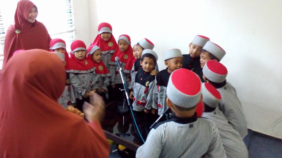 Dunia Anak Lebih Ceria Bersama Radio Suzana kali ini menampilkan TK Arriska - Griyo Mapan Waru