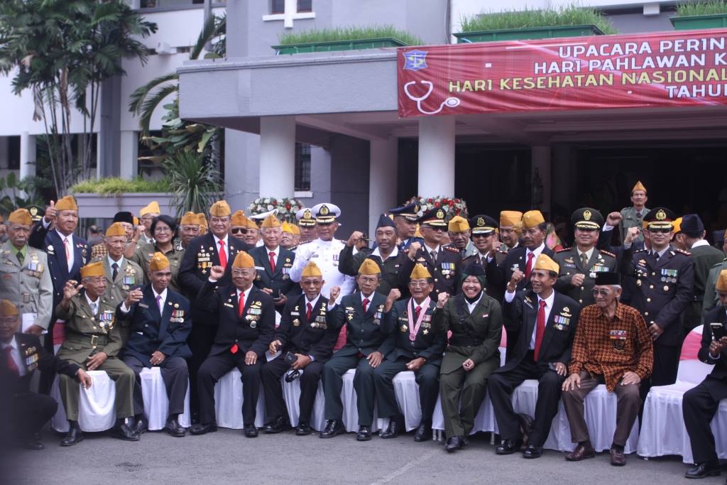 Upacara Hari Pahlawan di Taman Surya Balai Kota Surbaya