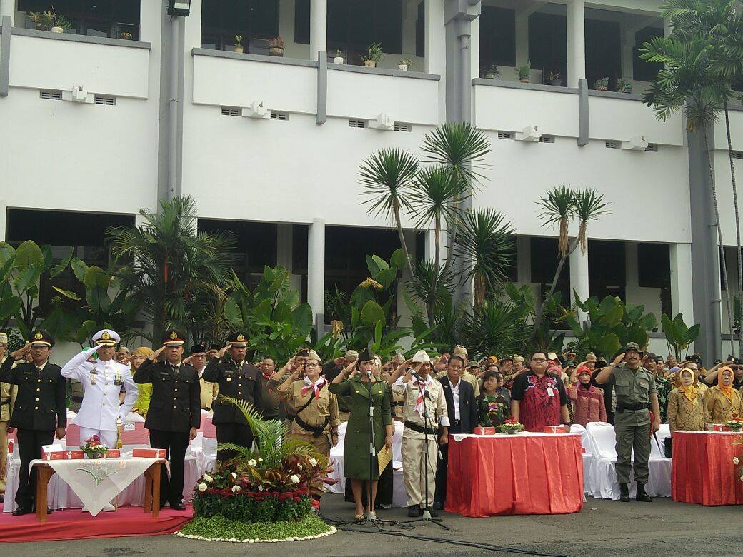 Upacara Hari Pahlawan di Taman Surya Balai Kota Surbaya
