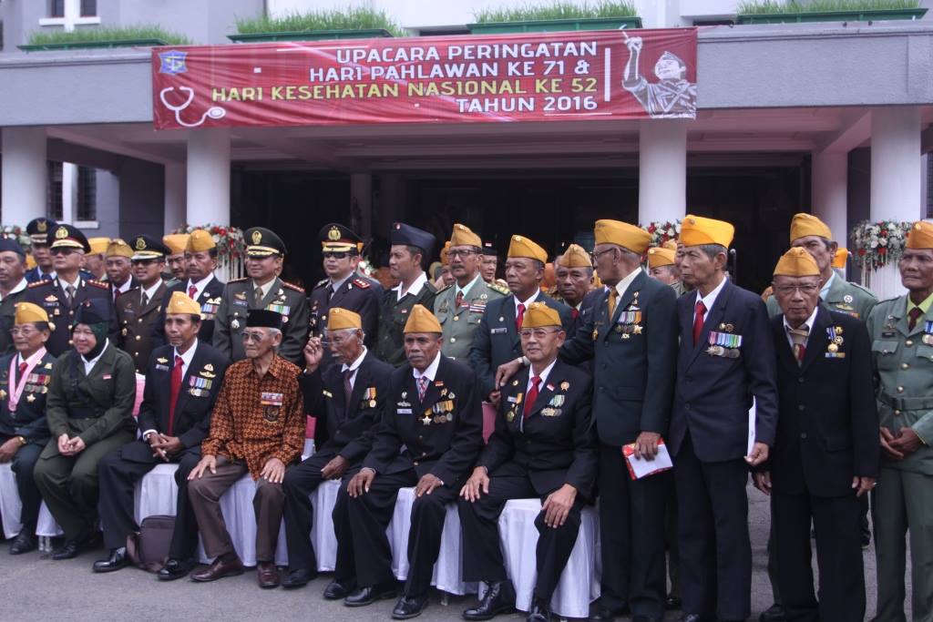 Upacara Hari Pahlawan di Taman Surya Balai Kota Surbaya