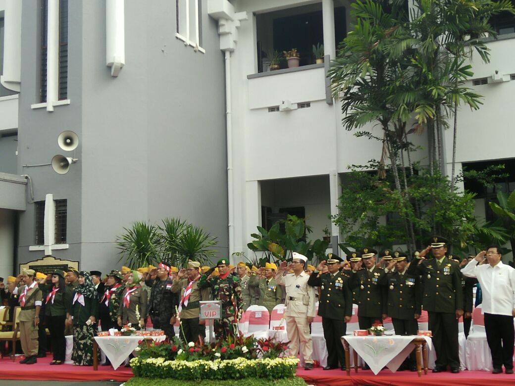 Upacara Hari Pahlawan di Taman Surya Balai Kota Surbaya