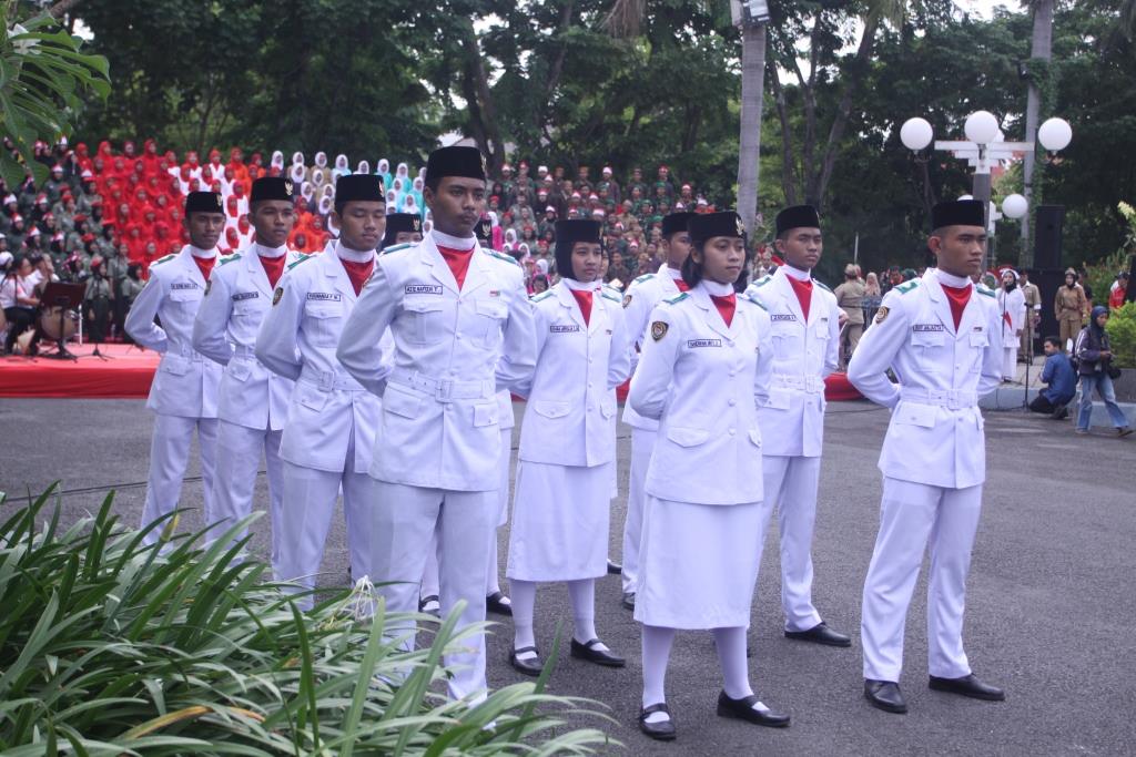 Upacara Hari Pahlawan di Taman Surya Balai Kota Surbaya